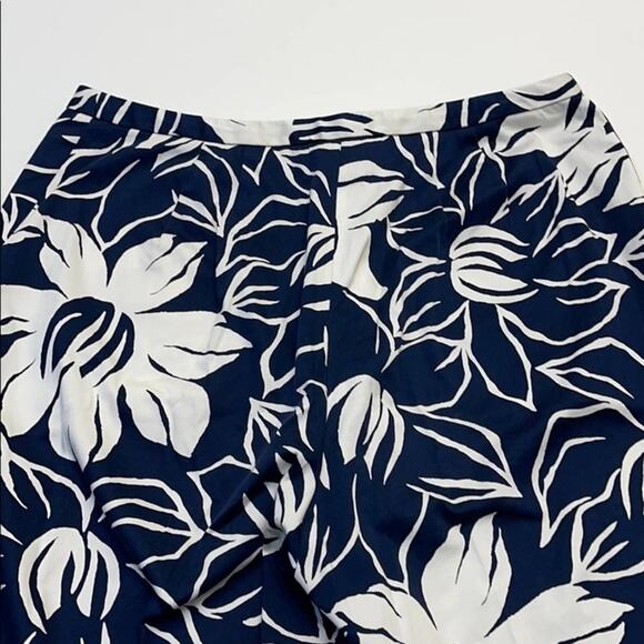 JONES NEW YORK Womens 8 Blue White Floral Capri - Picture 3 of 3